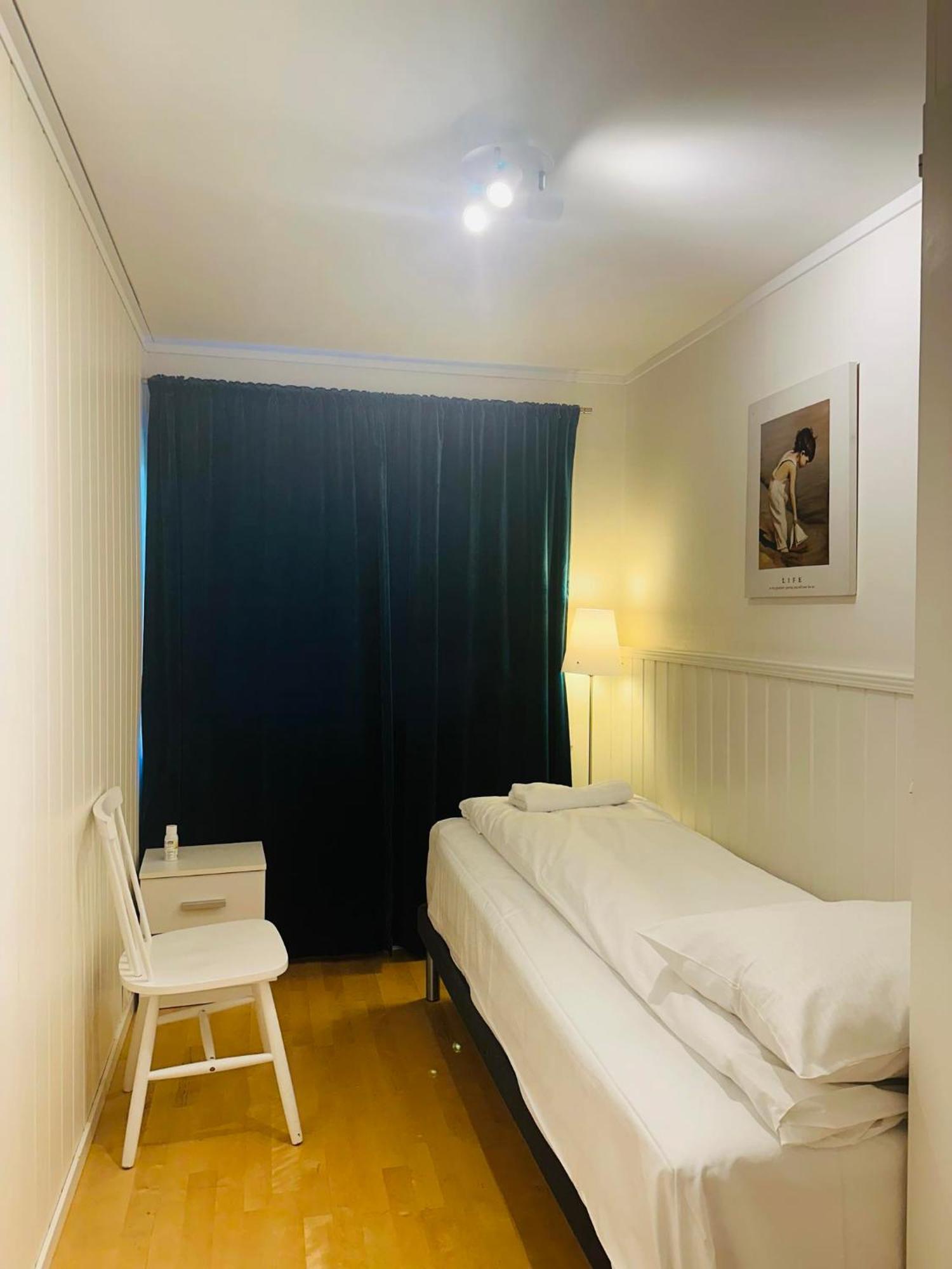 Arctic Inn, Cozy Single Bed Private Room In A Shared Apartment With Stunning Tromso Views Zewnętrze zdjęcie